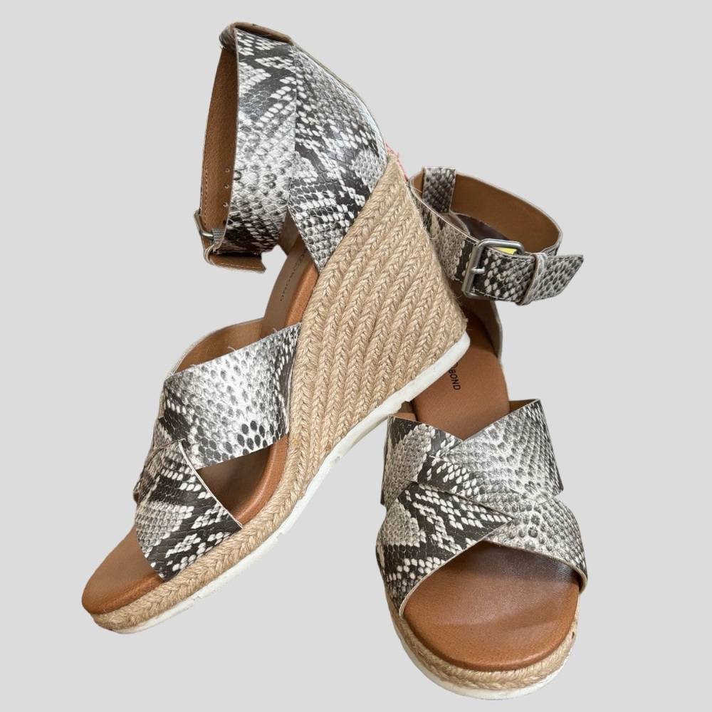 Treasure & Bond Wedge Sandals Espadrille Heel
Ankle Strap Faux Leather Snake (8)